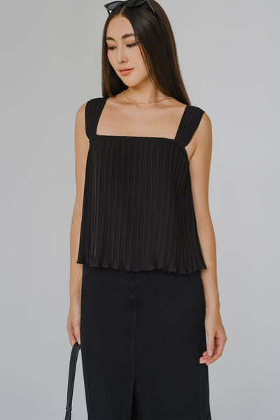 Mon Chéri Pleat Top (Black)