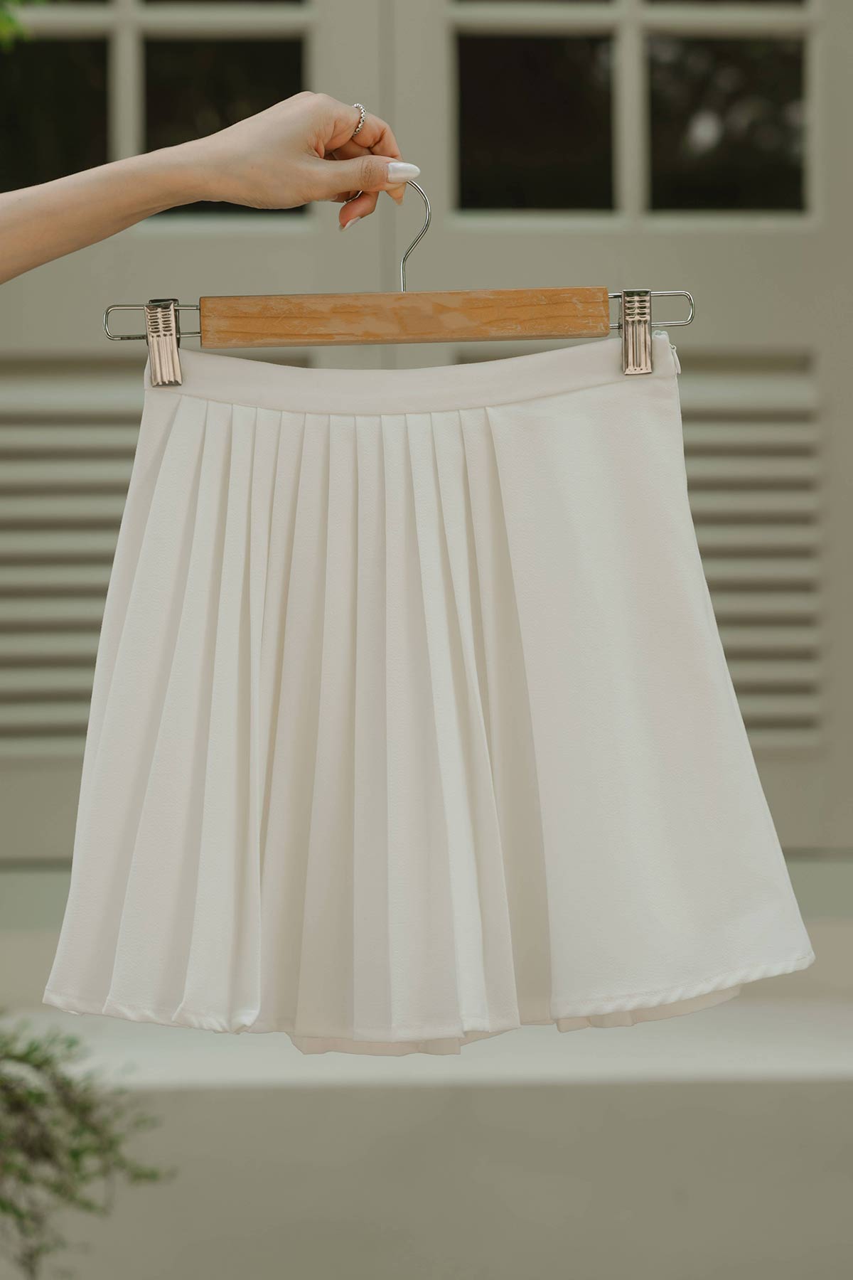 Cassandra Pleated Skort (White)