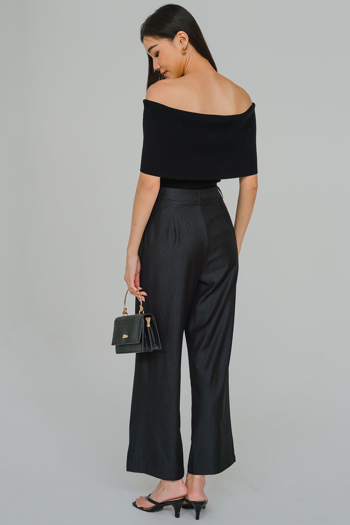 An Afternoon Off-Shoulder Top (Black)