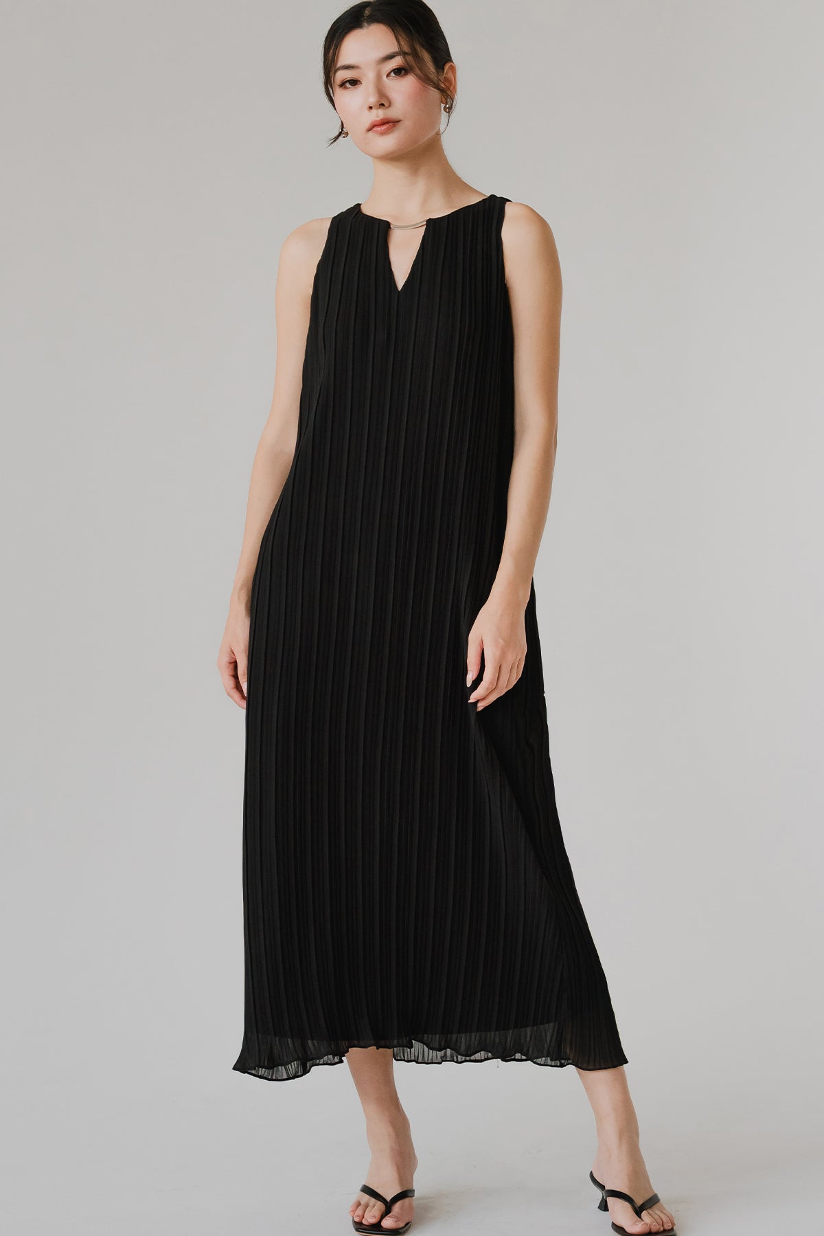 Aether Embellish Pleat Dress (Black)