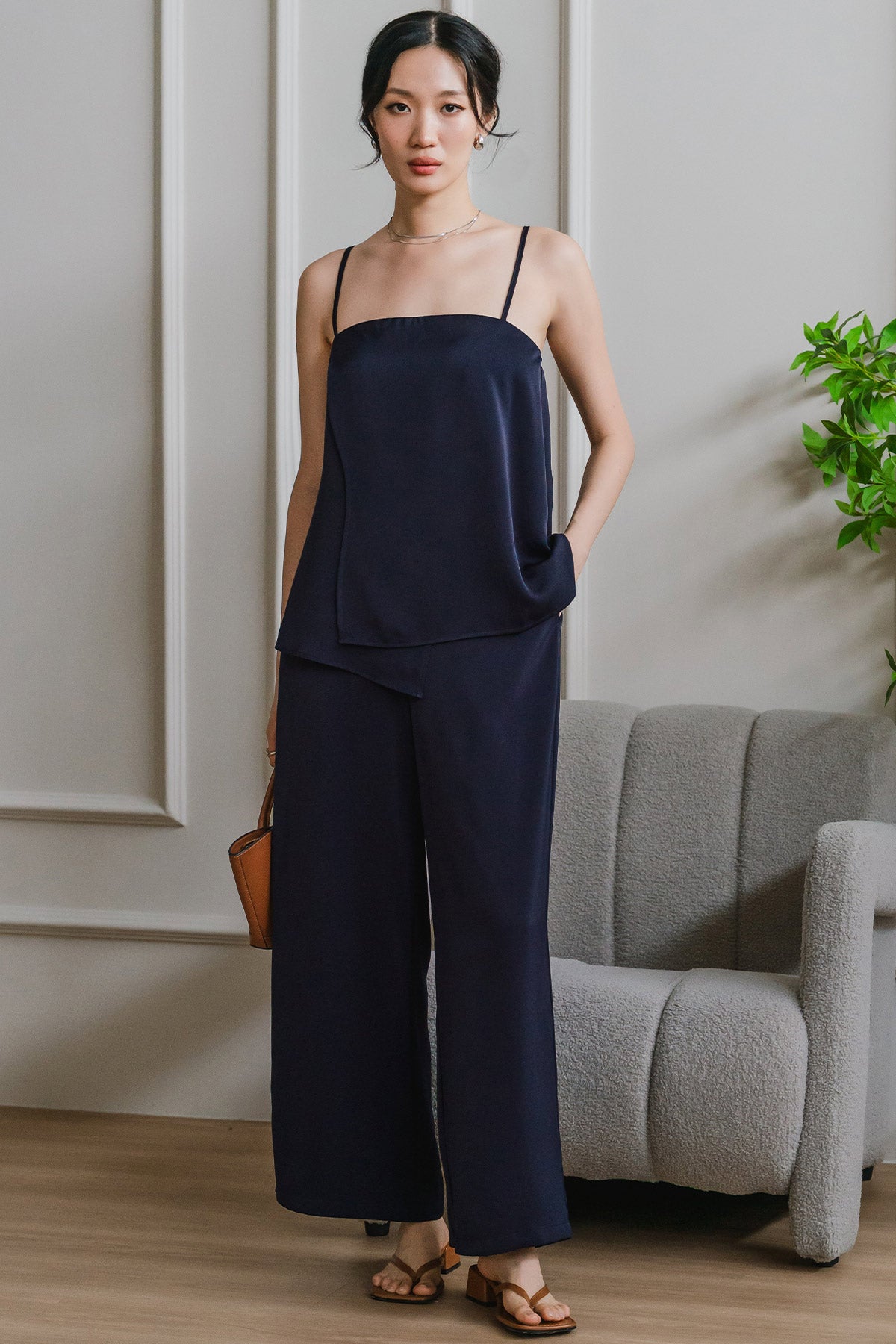 Luna Flow Padded Top (Navy)