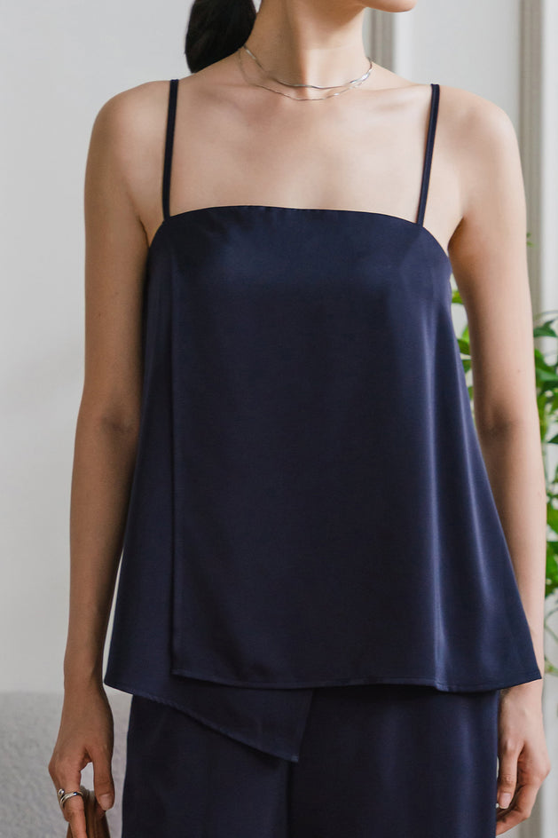 Luna Flow Padded Top (Navy)