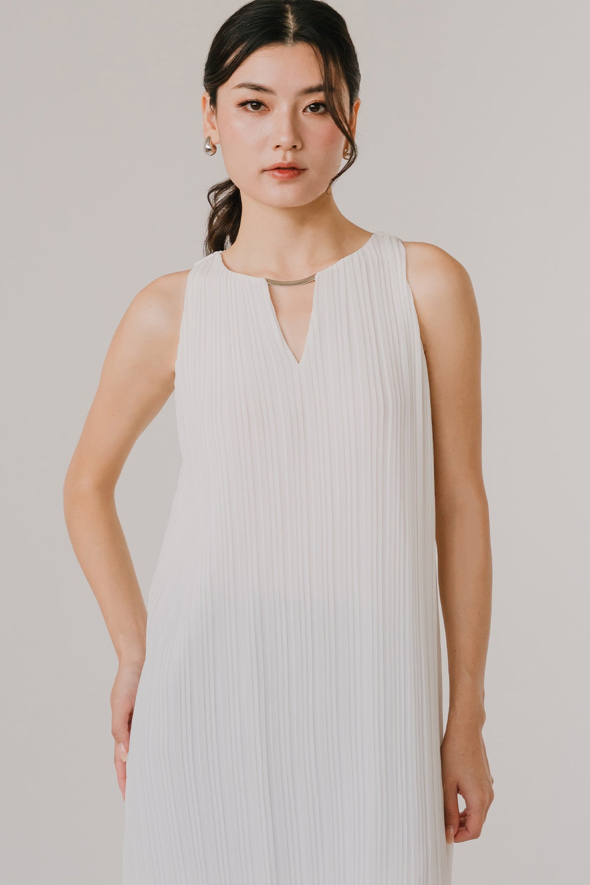 Aether Embellish Pleat Dress (White)