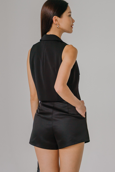 Coco Curve Hem Shorts (Black)